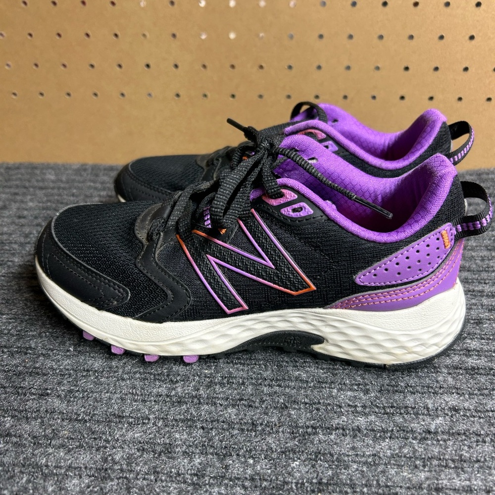 New Balance Black and Purple 410 Trail Running Shoe size 5D‎